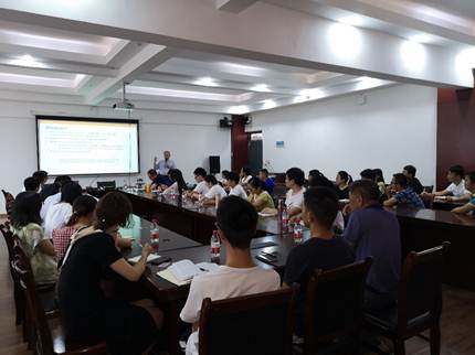 说明: D:\2019年工作\个人事务\Kersten教授\德国美恩茨大学Micheal Kersten教授应邀来太阳集团2138网址做讲座报告\德国美恩茨大学Micheal Kersten教授应邀来太阳集团2138网址做讲座报告\Kersten教授讲座报告现场一.jpg