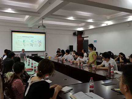 说明: D:\2019年工作\个人事务\Kersten教授\德国美恩茨大学Micheal Kersten教授应邀来太阳集团2138网址做讲座报告\德国美恩茨大学Micheal Kersten教授应邀来太阳集团2138网址做讲座报告\Kersten教授讲座报告现场二.jpg